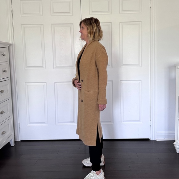 Aritiza Jacket - Picture 2 of 4